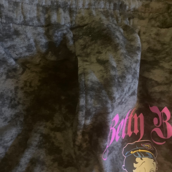 Betty Boop 2Piece Sweatsuit - Picture 7 of 7